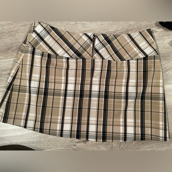 Le Chateau plaid skirt and black gem stone sandals, with 3 tops to match - Picture 6 of 16